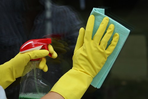 Professional oven cleaning in a Kentishtown home kitchen