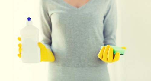 Local cleaner handling kitchen and bathroom upkeep in Kentishtown